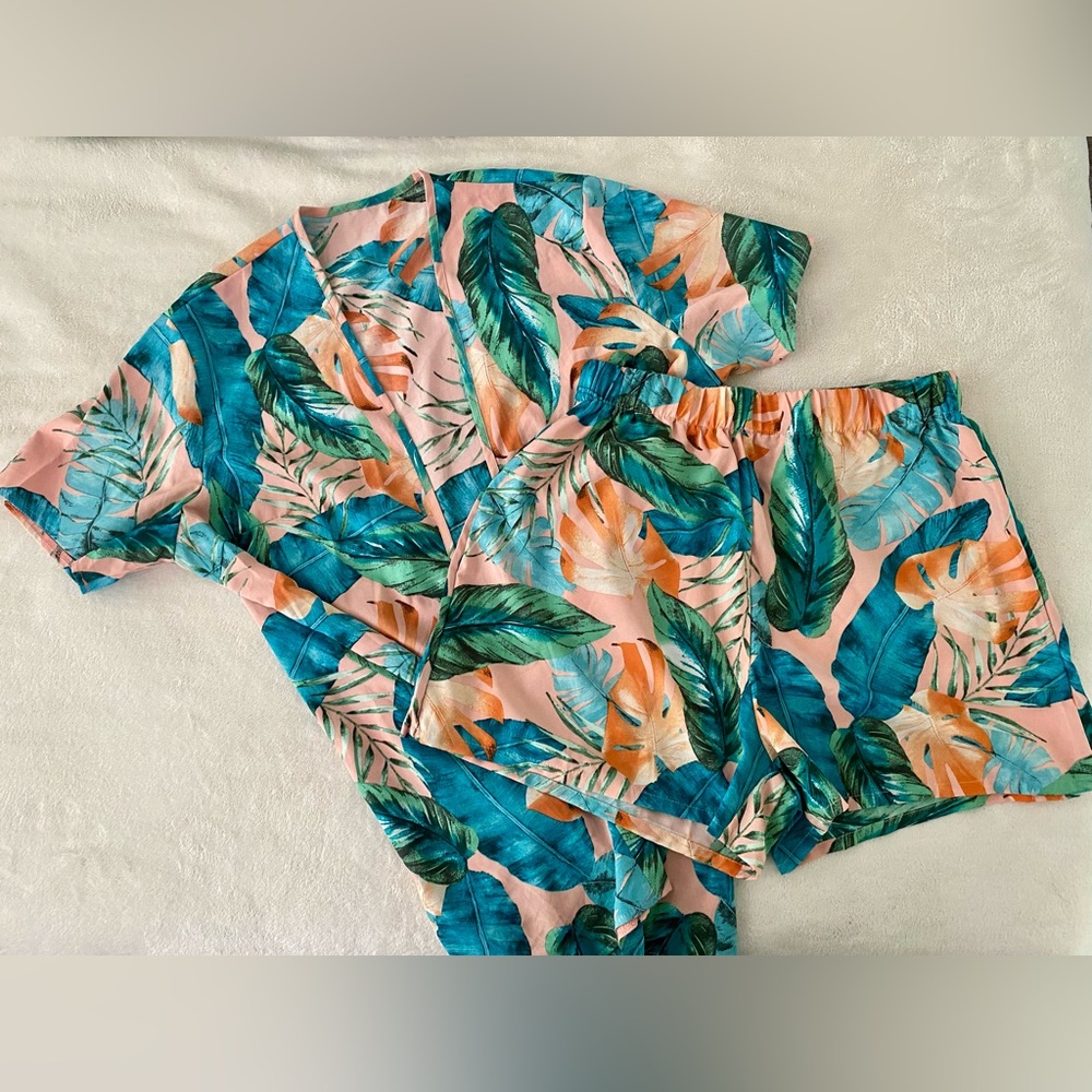 Tropical shirt/shorts combo from SHEIN. size 0XL like new condition!